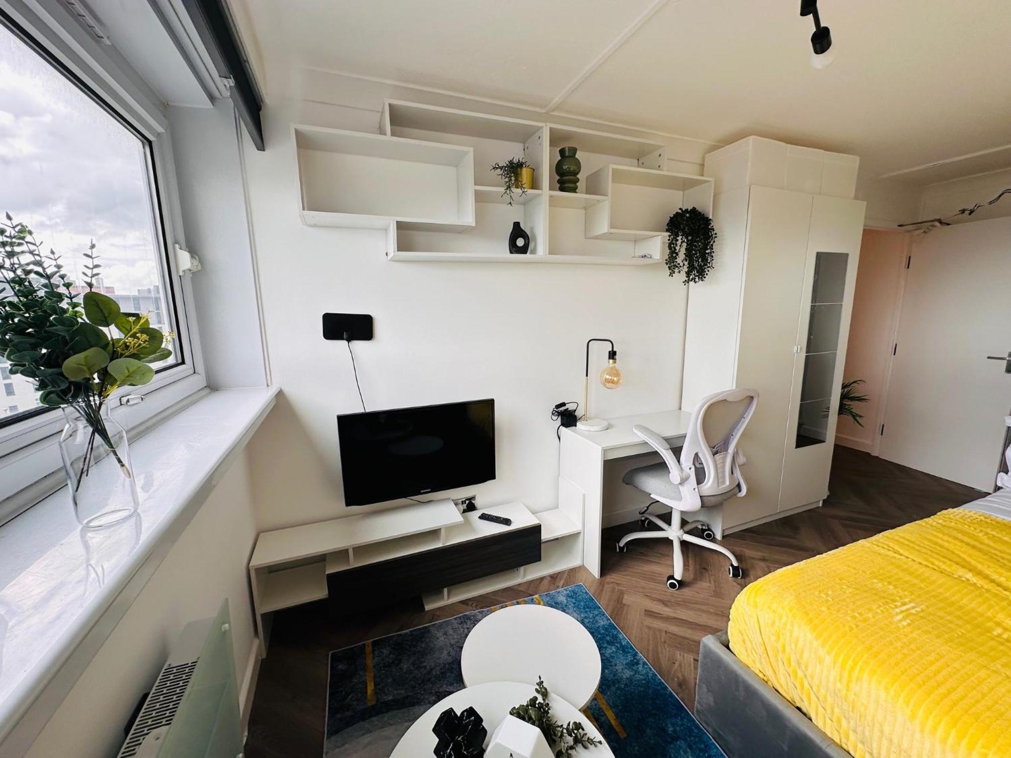 R1 - Private Room In Modern Shared Apartment, Each With Kitchenette, Central Бирмингам Екстериор снимка