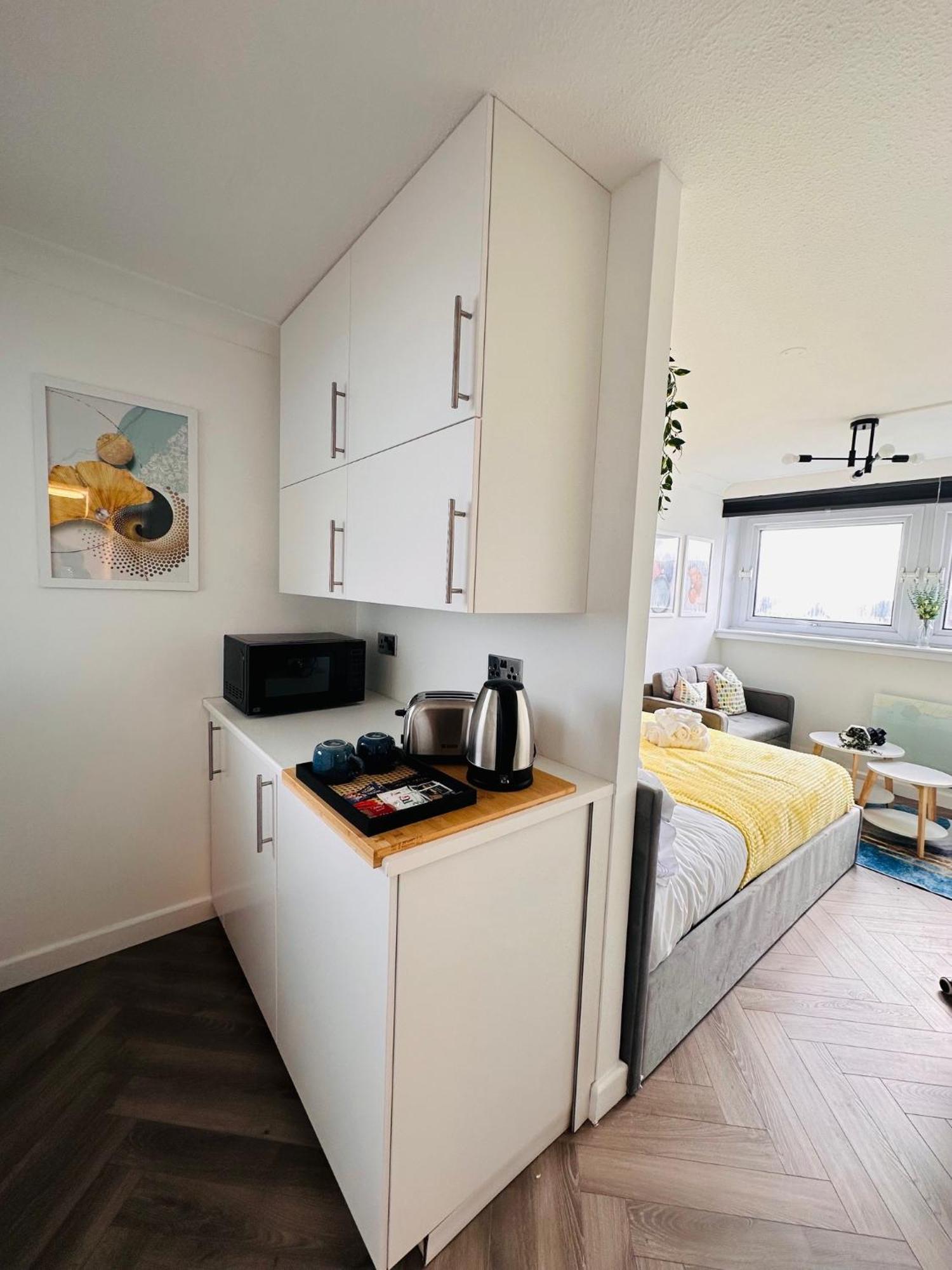 R1 - Private Room In Modern Shared Apartment, Each With Kitchenette, Central Бирмингам Екстериор снимка