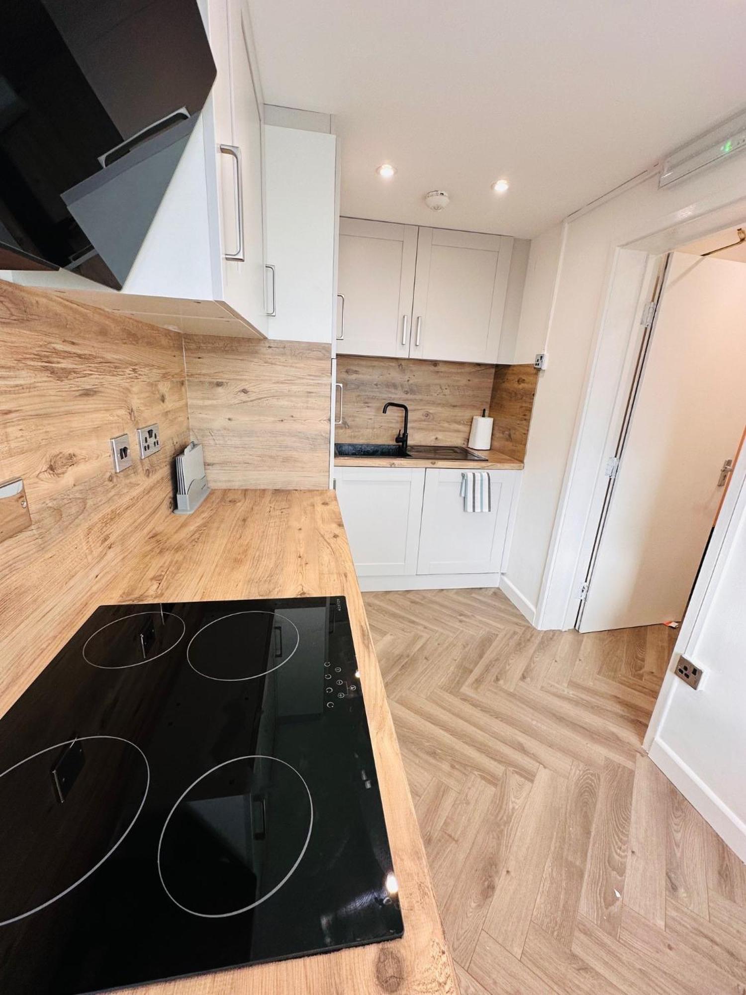 R1 - Private Room In Modern Shared Apartment, Each With Kitchenette, Central Бирмингам Екстериор снимка